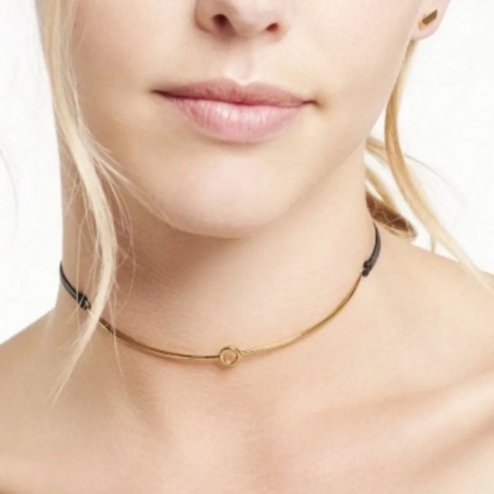 :: Stella & Dot Gorgeously Delicate Mia Gold+Leather Choker - Picture 2 of 9